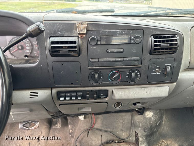 image for item EM8209 2007 Ford F450 Super Duty XL flatbed truck