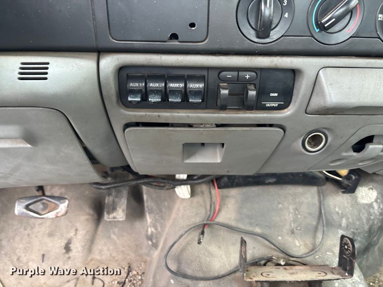 image for item EM8209 2007 Ford F450 Super Duty XL flatbed truck