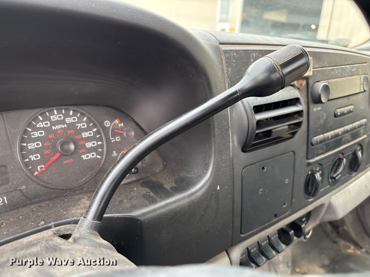 image for item EM8209 2007 Ford F450 Super Duty XL flatbed truck