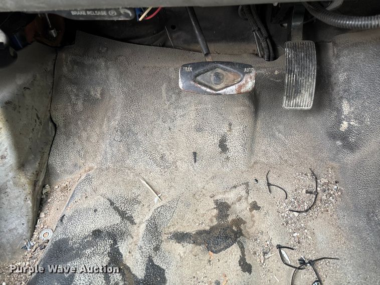 image for item EM8209 2007 Ford F450 Super Duty XL flatbed truck