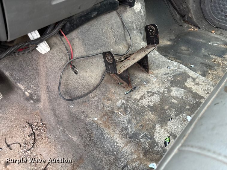 image for item EM8209 2007 Ford F450 Super Duty XL flatbed truck