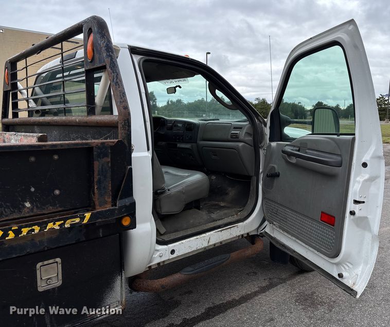 image for item EM8209 2007 Ford F450 Super Duty XL flatbed truck