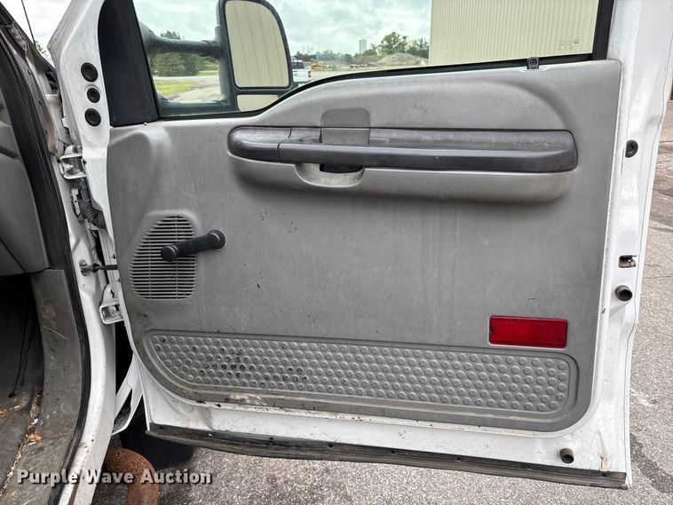 image for item EM8209 2007 Ford F450 Super Duty XL flatbed truck