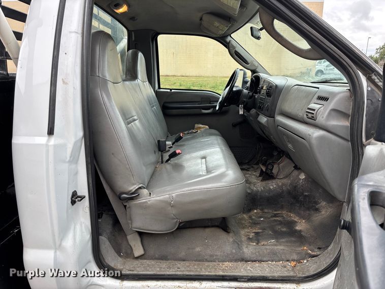 image for item EM8209 2007 Ford F450 Super Duty XL flatbed truck