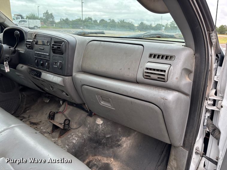 image for item EM8209 2007 Ford F450 Super Duty XL flatbed truck