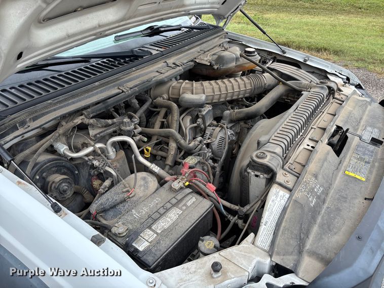 image for item EM8209 2007 Ford F450 Super Duty XL flatbed truck