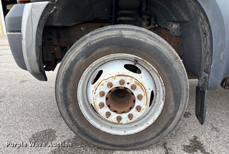 image for item EM8209 2007 Ford F450 Super Duty XL flatbed truck