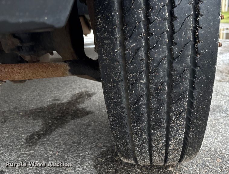 image for item EM8209 2007 Ford F450 Super Duty XL flatbed truck