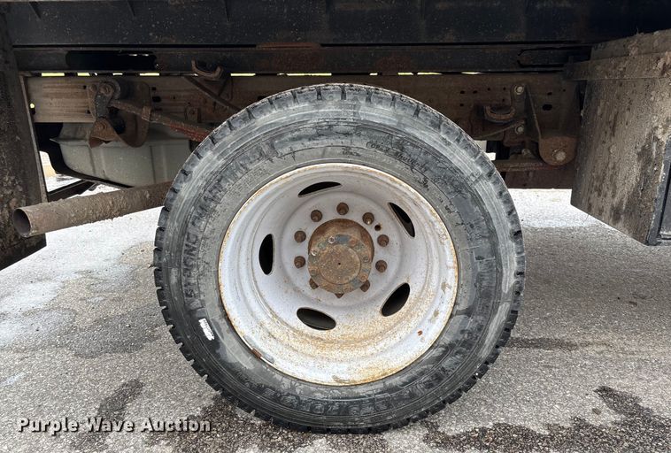 image for item EM8209 2007 Ford F450 Super Duty XL flatbed truck