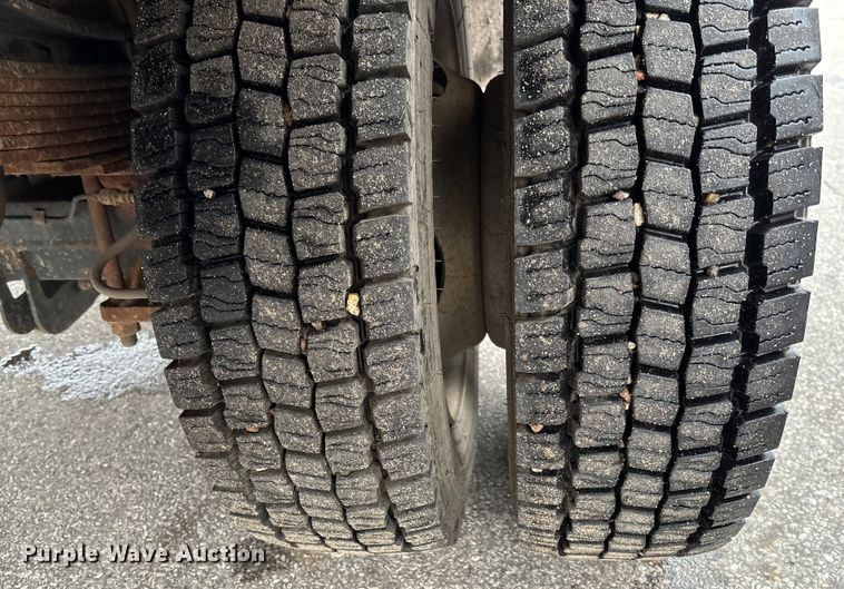 image for item EM8209 2007 Ford F450 Super Duty XL flatbed truck