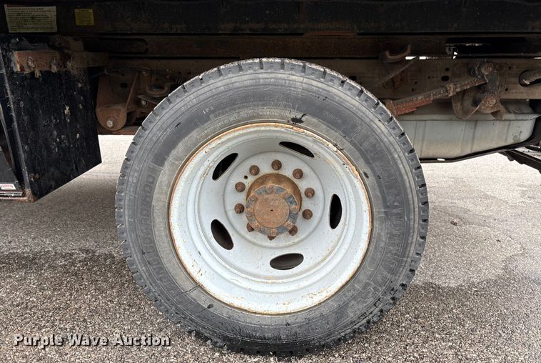 image for item EM8209 2007 Ford F450 Super Duty XL flatbed truck