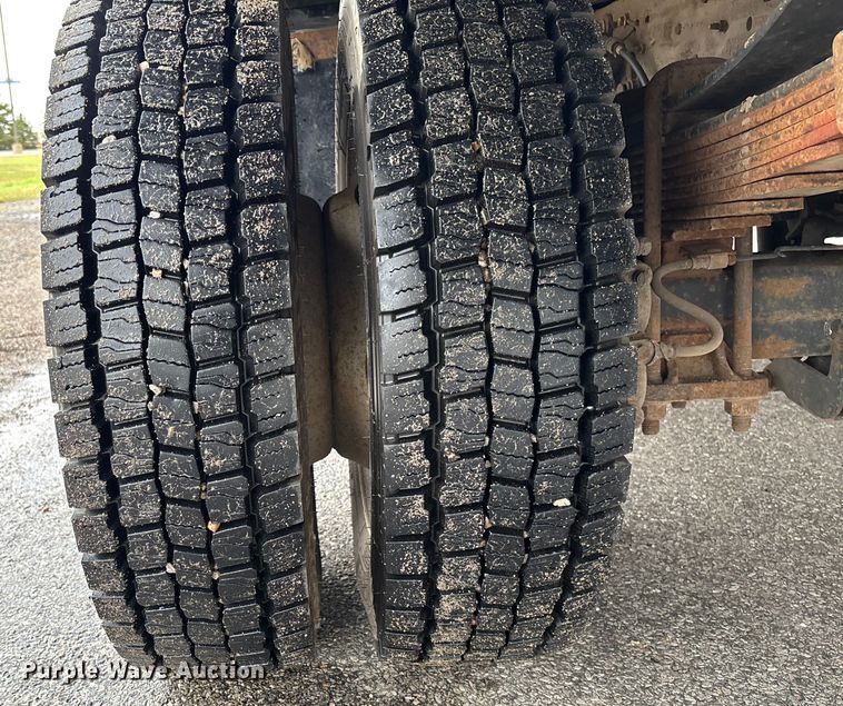 image for item EM8209 2007 Ford F450 Super Duty XL flatbed truck