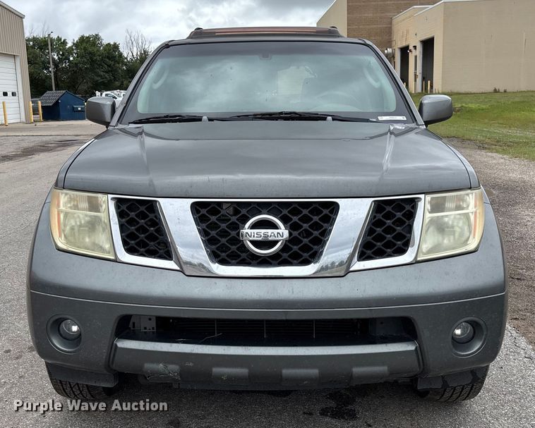 image for item EM8210 2005 Nissan Pathfinder SUV