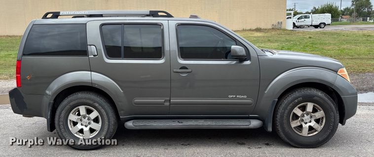 image for item EM8210 2005 Nissan Pathfinder SUV