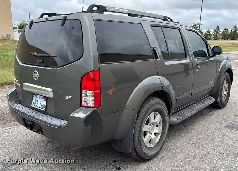 image for item EM8210 2005 Nissan Pathfinder SUV