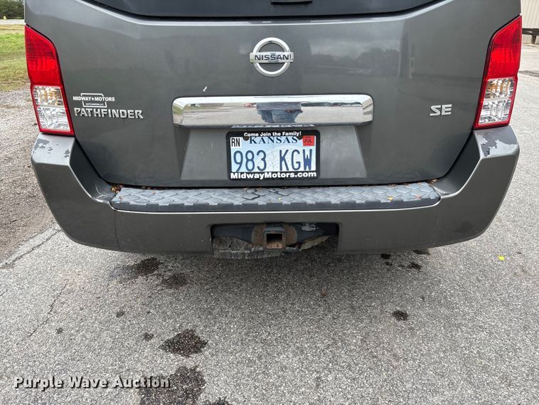 image for item EM8210 2005 Nissan Pathfinder SUV