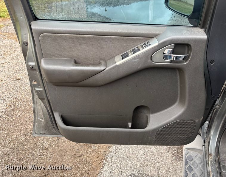 image for item EM8210 2005 Nissan Pathfinder SUV