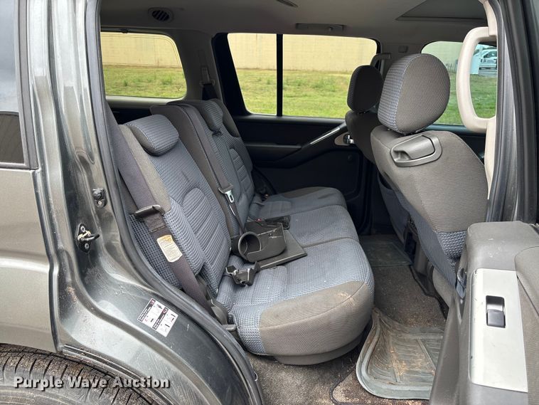 image for item EM8210 2005 Nissan Pathfinder SUV