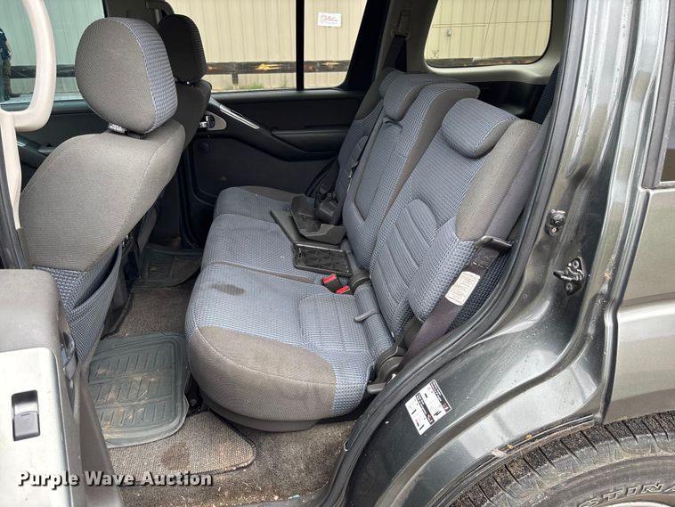 image for item EM8210 2005 Nissan Pathfinder SUV