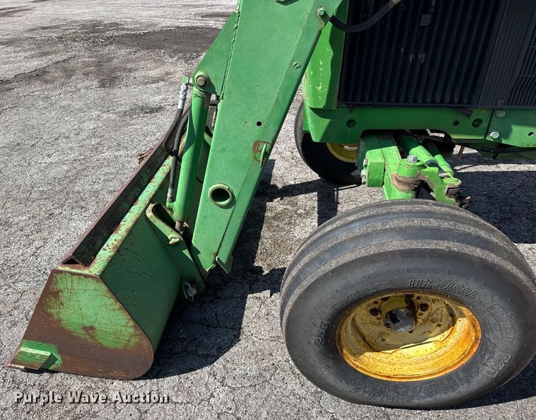 image for item EM8213 1992 John Deere 2755 tractor