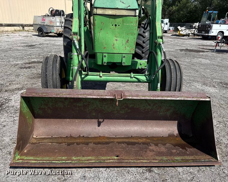 image for item EM8213 1992 John Deere 2755 tractor