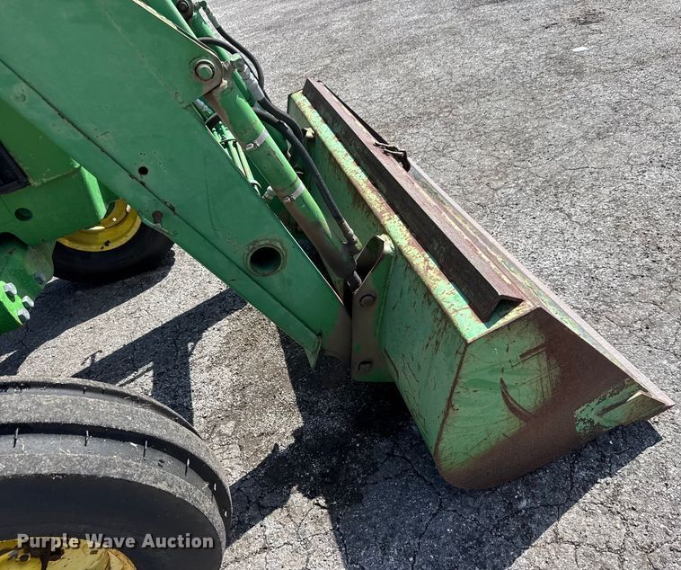 image for item EM8213 1992 John Deere 2755 tractor