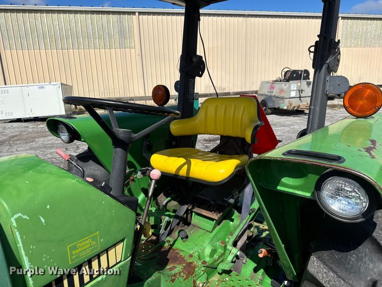 image for item EM8213 1992 John Deere 2755 tractor