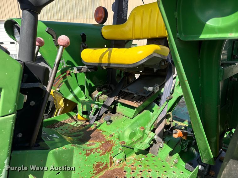 image for item EM8213 1992 John Deere 2755 tractor