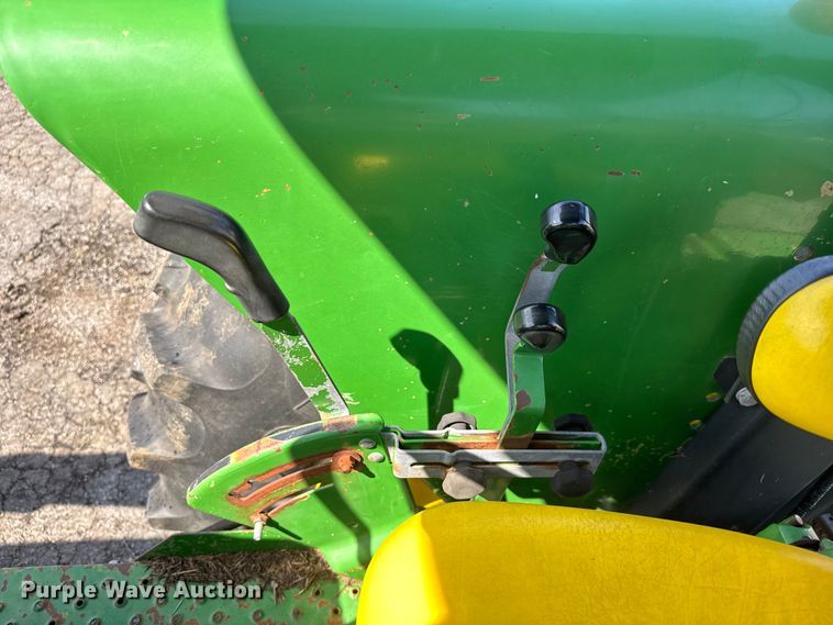 image for item EM8213 1992 John Deere 2755 tractor