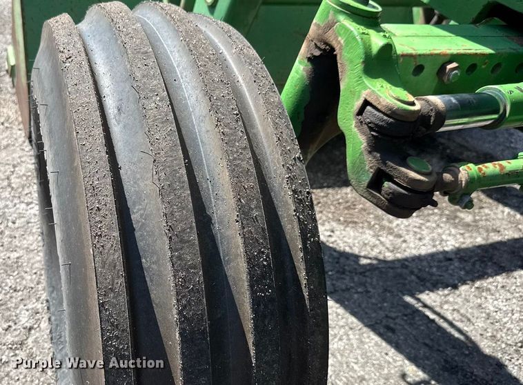 image for item EM8213 1992 John Deere 2755 tractor