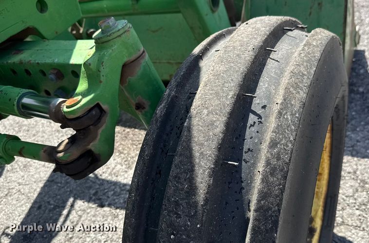 image for item EM8213 1992 John Deere 2755 tractor