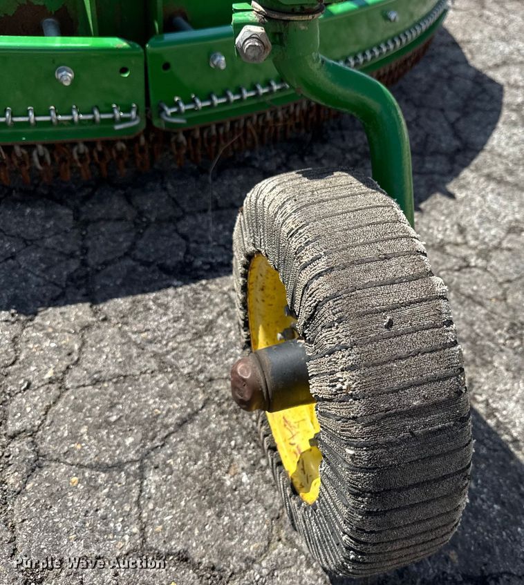 image for item EM8213 1992 John Deere 2755 tractor