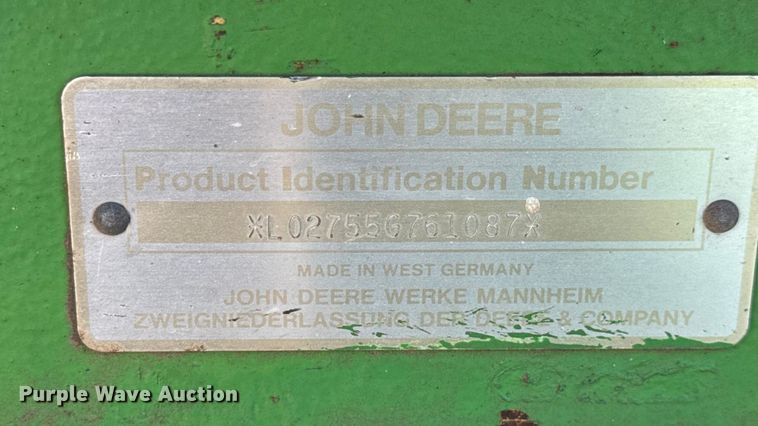 image for item EM8213 1992 John Deere 2755 tractor