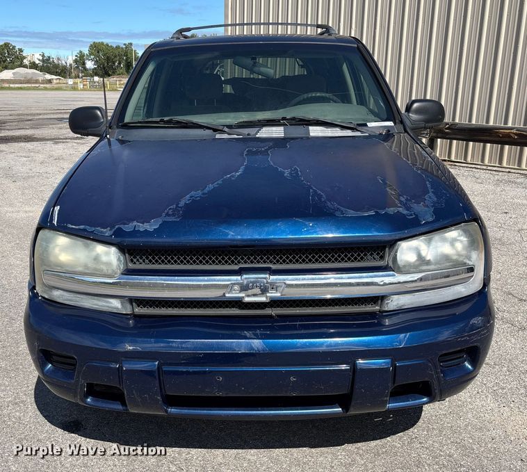 image for item EM8215 2002 Chevrolet TrailBlazer SUV