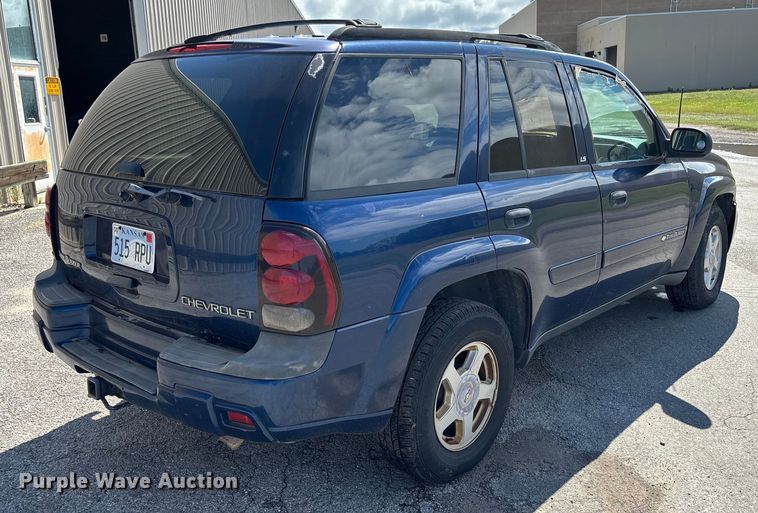 image for item EM8215 2002 Chevrolet TrailBlazer SUV