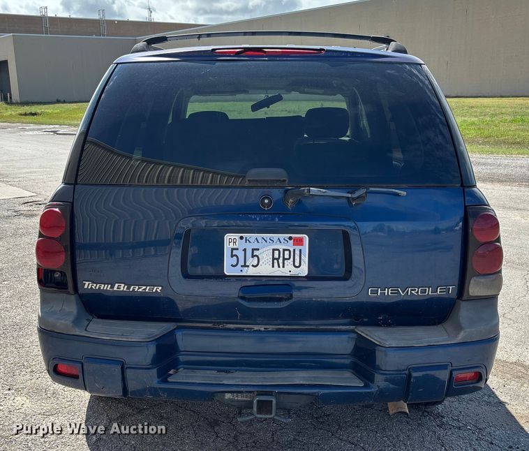 image for item EM8215 2002 Chevrolet TrailBlazer SUV