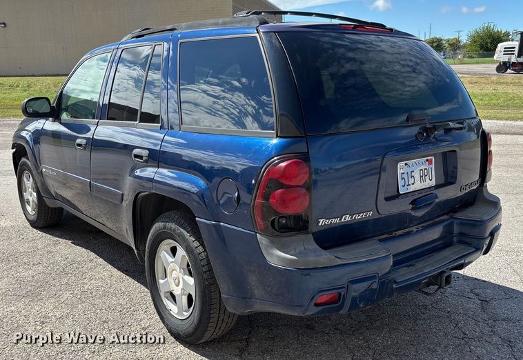 image for item EM8215 2002 Chevrolet TrailBlazer SUV