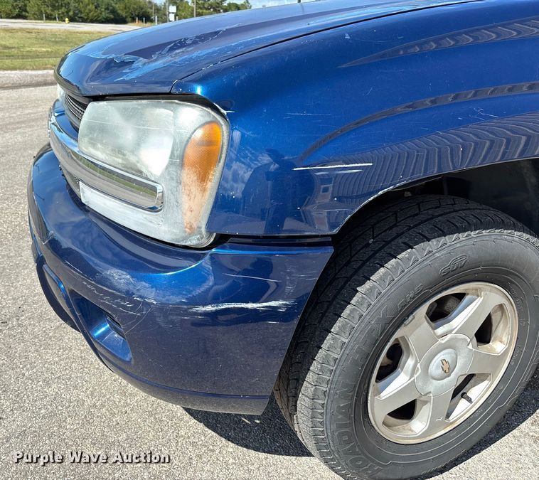 image for item EM8215 2002 Chevrolet TrailBlazer SUV