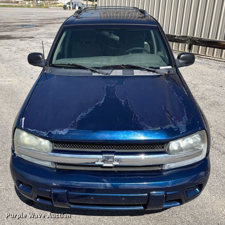 image for item EM8215 2002 Chevrolet TrailBlazer SUV