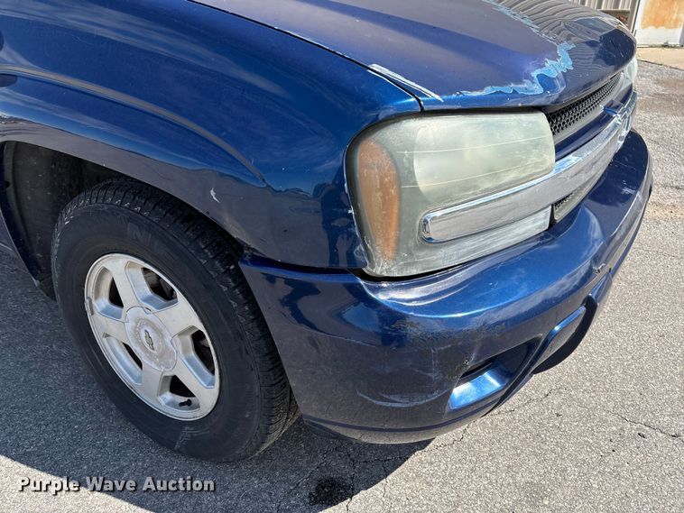 image for item EM8215 2002 Chevrolet TrailBlazer SUV