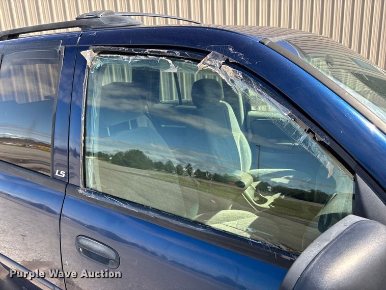 image for item EM8215 2002 Chevrolet TrailBlazer SUV