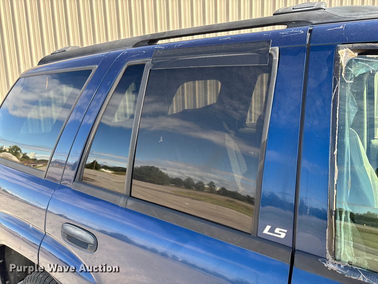 image for item EM8215 2002 Chevrolet TrailBlazer SUV