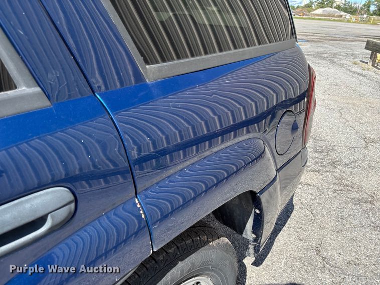 image for item EM8215 2002 Chevrolet TrailBlazer SUV