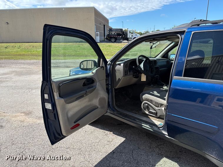 image for item EM8215 2002 Chevrolet TrailBlazer SUV