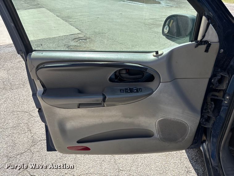 image for item EM8215 2002 Chevrolet TrailBlazer SUV