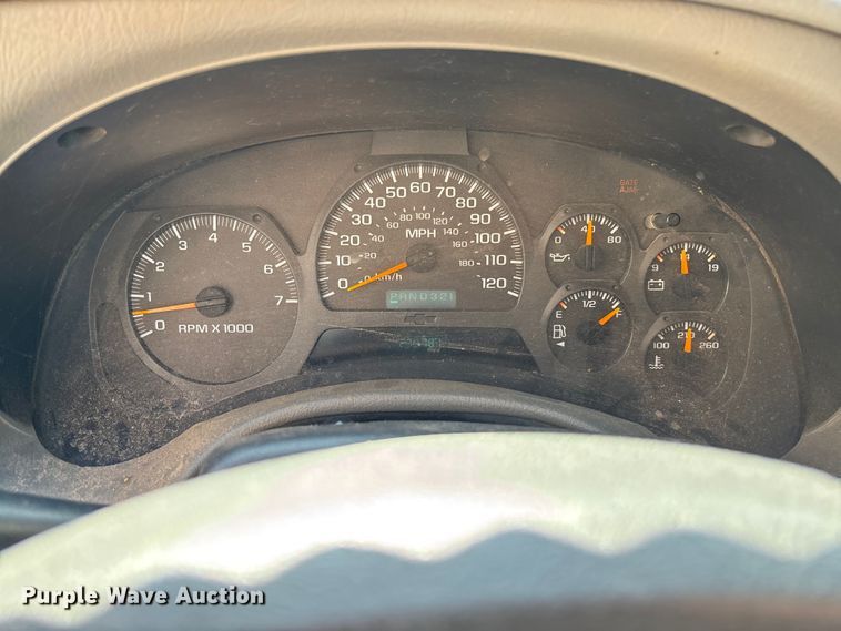 image for item EM8215 2002 Chevrolet TrailBlazer SUV