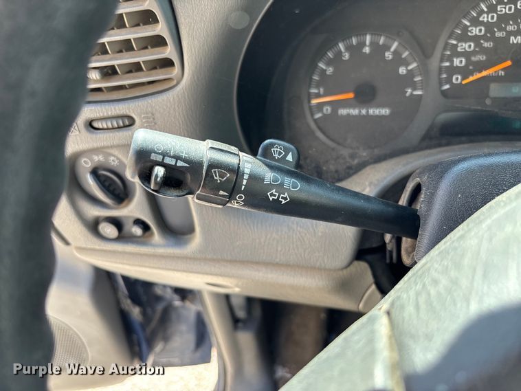 image for item EM8215 2002 Chevrolet TrailBlazer SUV