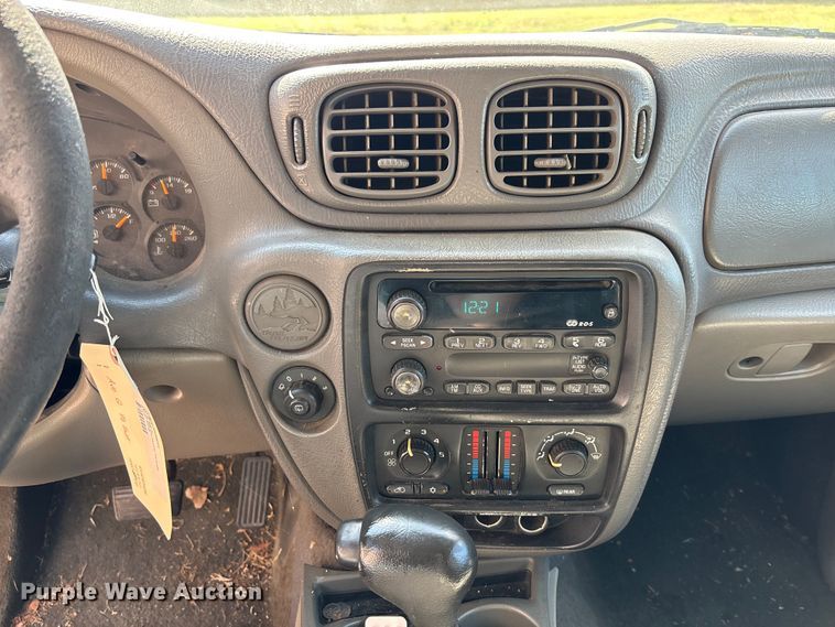 image for item EM8215 2002 Chevrolet TrailBlazer SUV