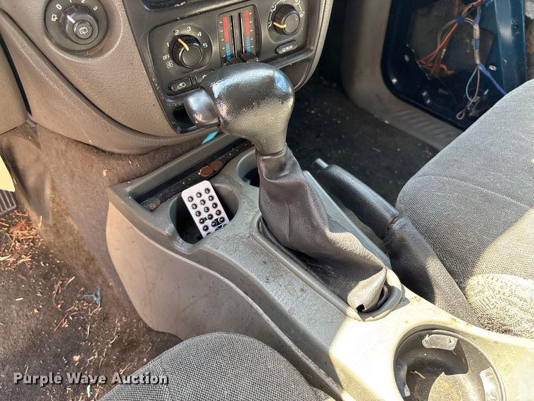 image for item EM8215 2002 Chevrolet TrailBlazer SUV