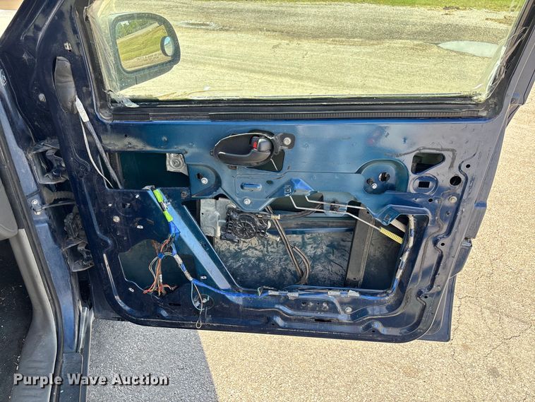 image for item EM8215 2002 Chevrolet TrailBlazer SUV